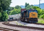 CSX 4763 leads I142 around the bend at Bridgeport 